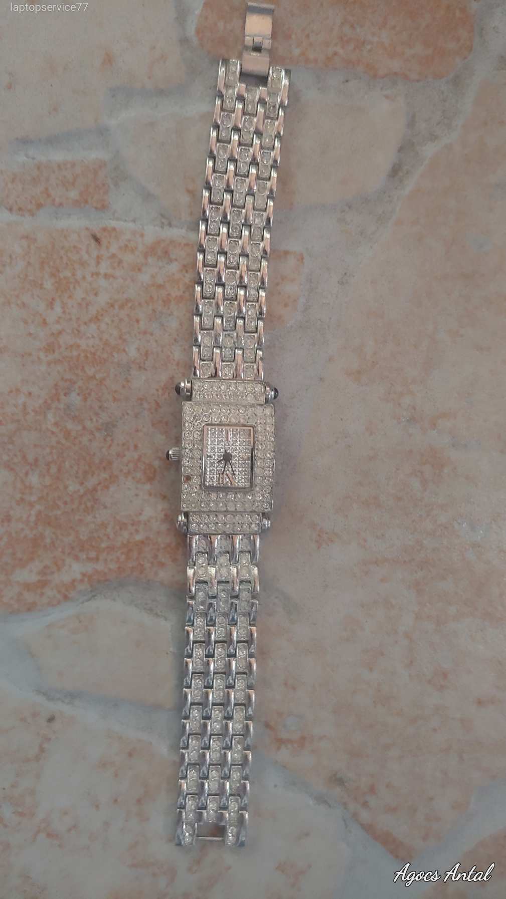 QUARTZ NÖI STRASSZOS KARÓRA
