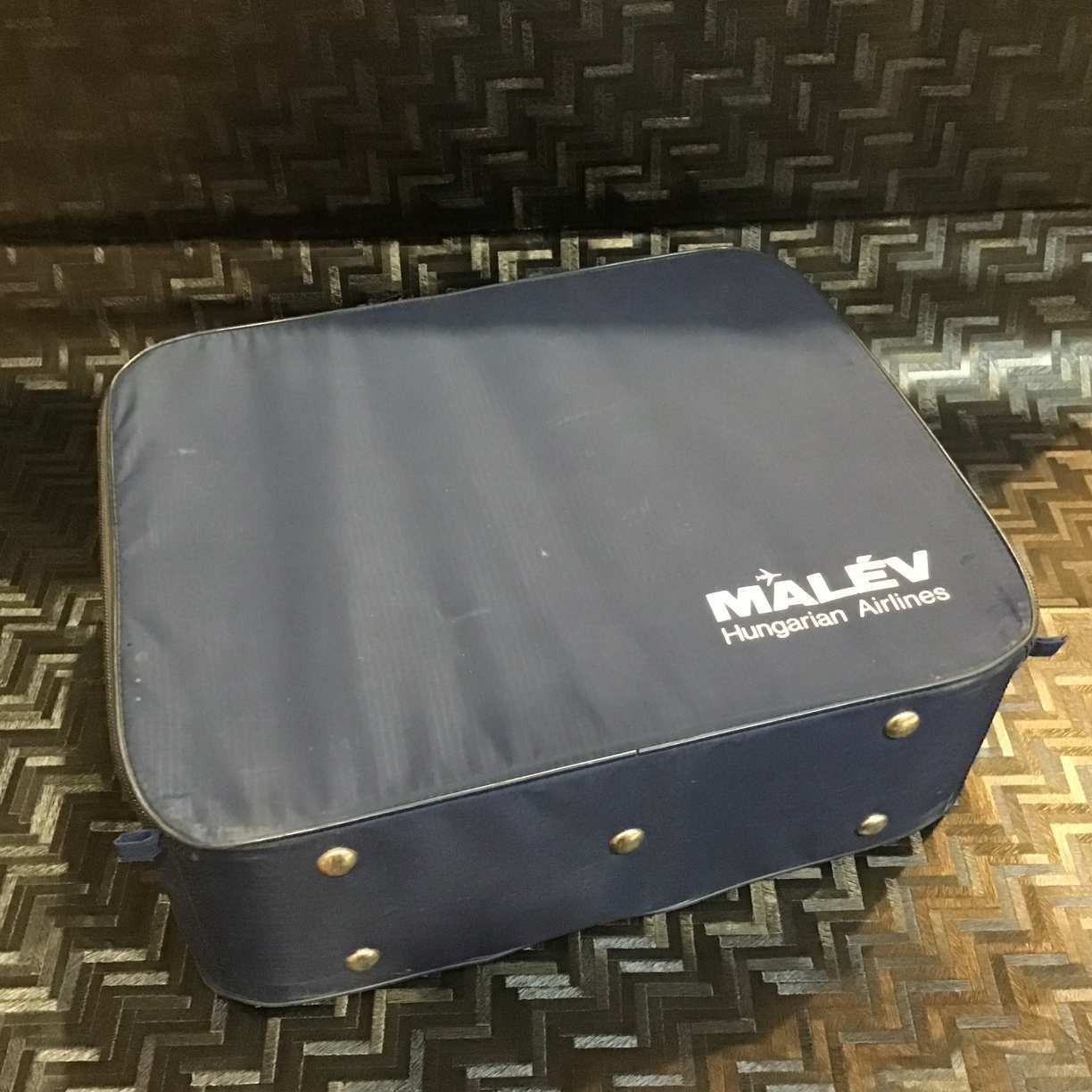 Retro MALÉV bőrönd