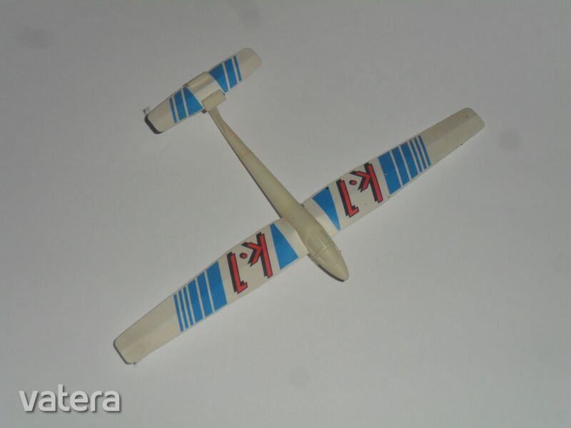 Kinder tojás repülőgép modell