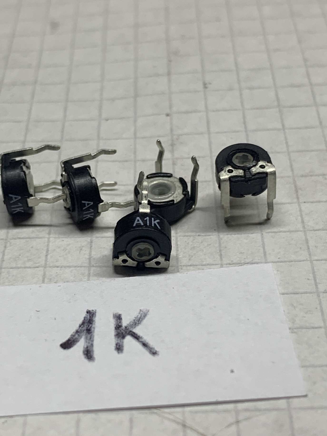 5db 1K PIHER TRIMMER POTENCIÓMÉTER EGYÜTT   0318b