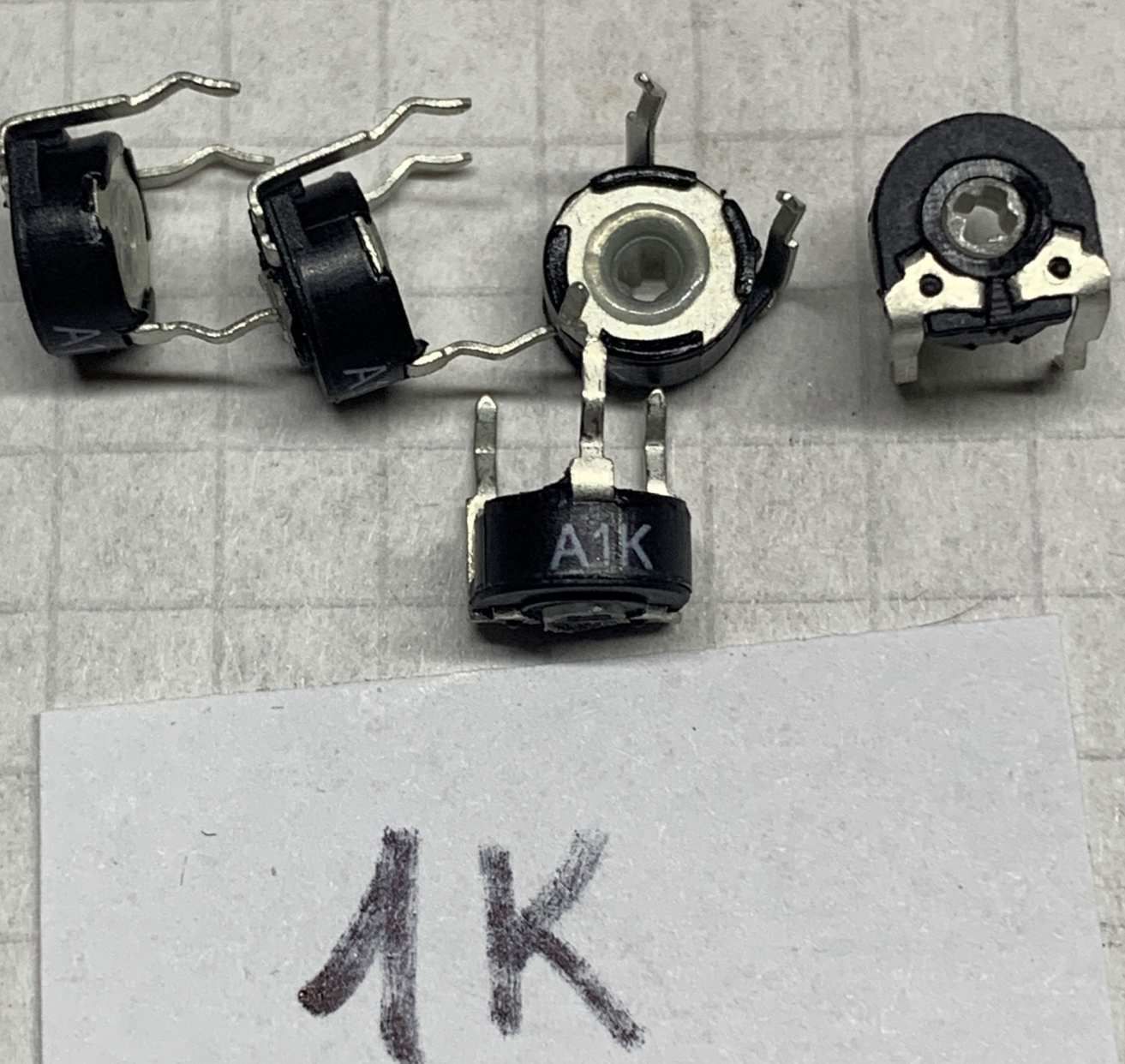 5db 1K PIHER TRIMMER POTENCIÓMÉTER EGYÜTT   0318b